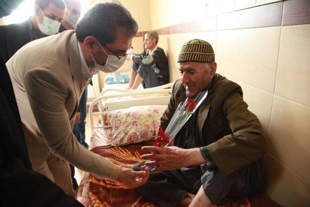 کردستان / دیدار استاندار کردستان با سالمندان خانه سالمندان سنندج