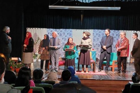 مازندران / تئاتر آخرین بارکی مادرت را بوسیدی؟ با هنرمندی سالمندان سرای مهر ساری
