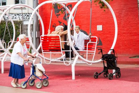 اهمیت پارک‌ها در حمایت از استقلال و سلامت سالمندان