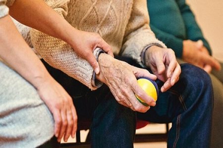 افزایش اضطراب یکی از تاثیرات جنگ بر سالمندان است