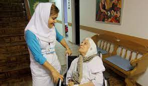 نقش پرستاران در حفظ کرامت انسانی در خانه‌های سالمندان
