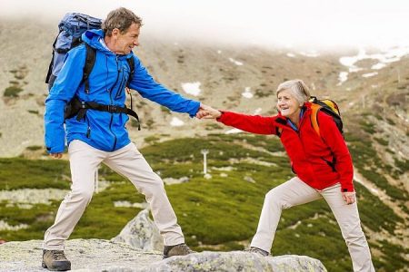 فواید کوهنوردی برای سالمندان