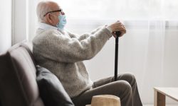 چگونه پذیرش و تعهد (ACT) به سالمندان کمک میکند؟