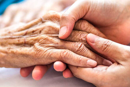 وزارت رفاه موظف به ارائه خدمات رایگان به افراد نیازمند به مراقبت های ویژه از جمله نگهداری سالمندان