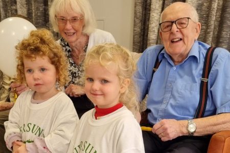 تلفیق موفق خانه سالمندان و مهدکودک در بریتانیا