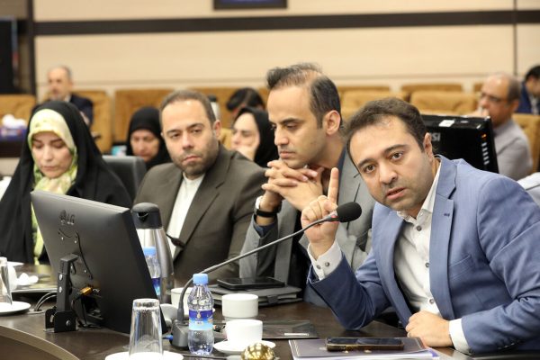 نشست مشترک بهزیستی و کمیسیون بهداشت و درمان؛ هشدار درباره سالمندی شتابان ایران و بسته شدن فرصت جمعیتی تا ۱۴۱۸