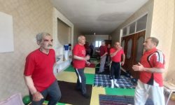 ارتقای سلامت و نشاط در دوران سالمندی؛ برگزاری کلاس‌های ورزشی در مرکز سالمندان «رویش سبز امید» بهار